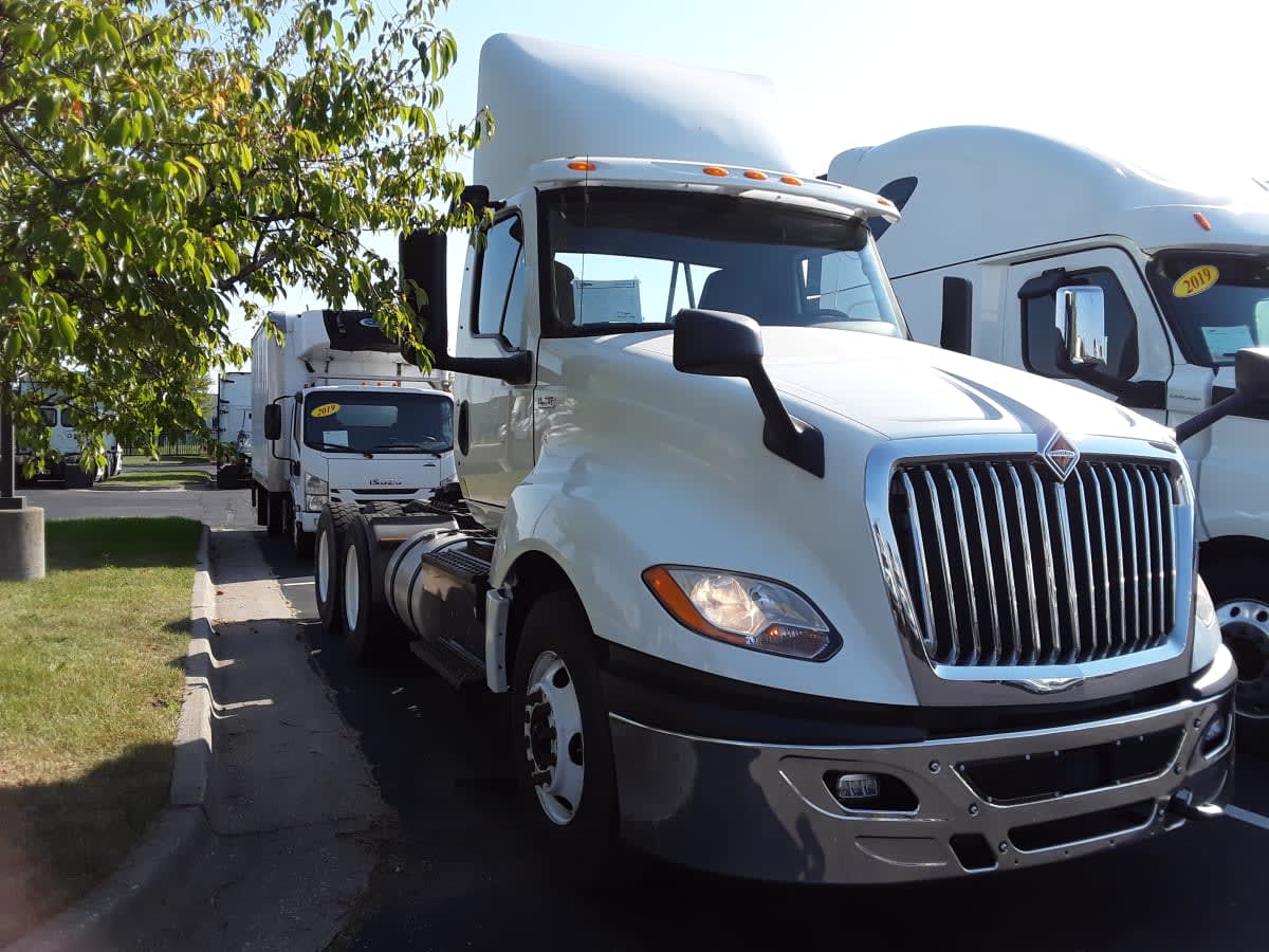 2019 Navistar International LT625 DAYCAB T/A 811860