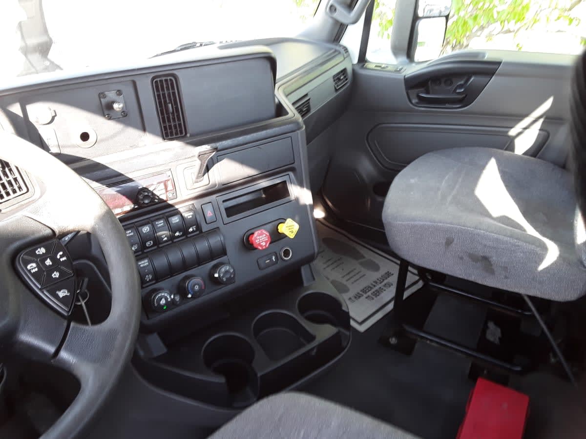 2019 Navistar International LT625 DAYCAB T/A 811860