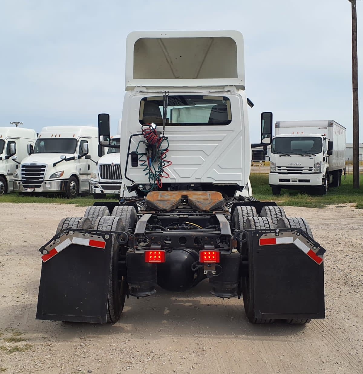 2019 Navistar International LT625 DAYCAB T/A 811861