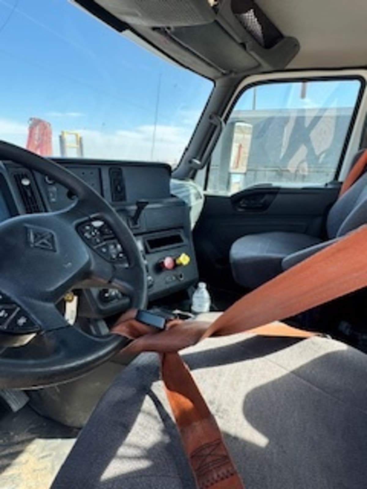 2019 International - image 7