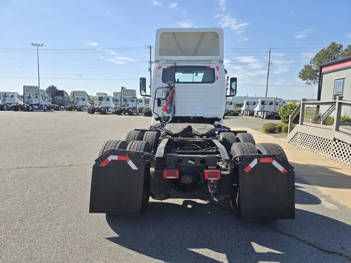 2019 International - image 5