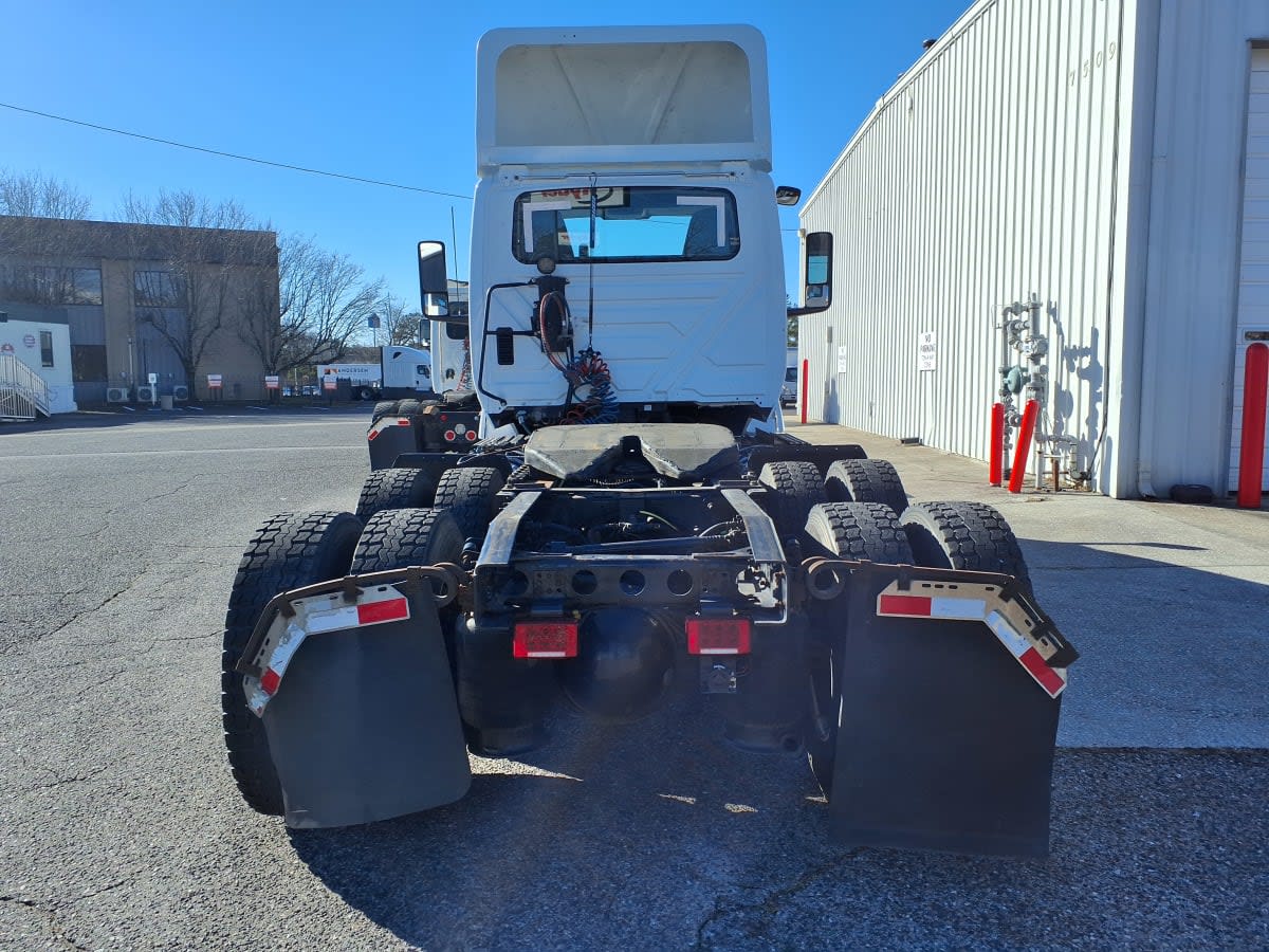 2019 Navistar International LT625 DAYCAB T/A 811885