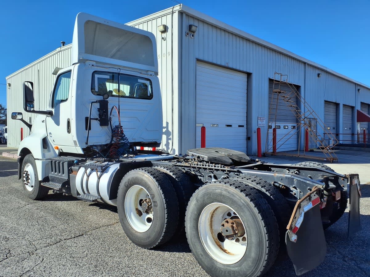2019 Navistar International LT625 DAYCAB T/A 811885