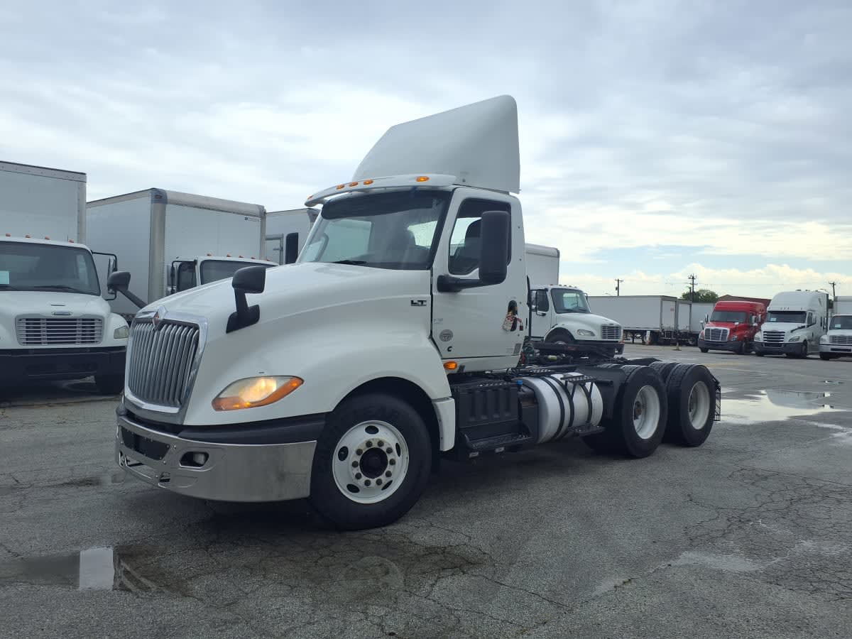 2019 Navistar International LT625 DAYCAB T/A 811888