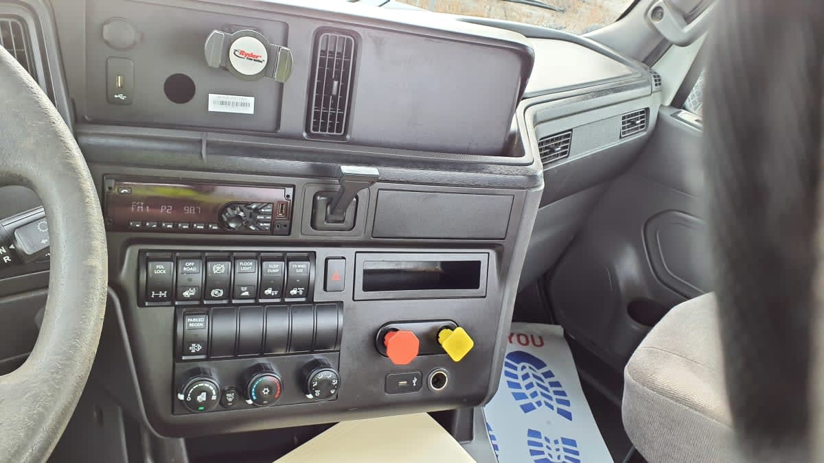 2019 Navistar International LT625 DAYCAB T/A 811889