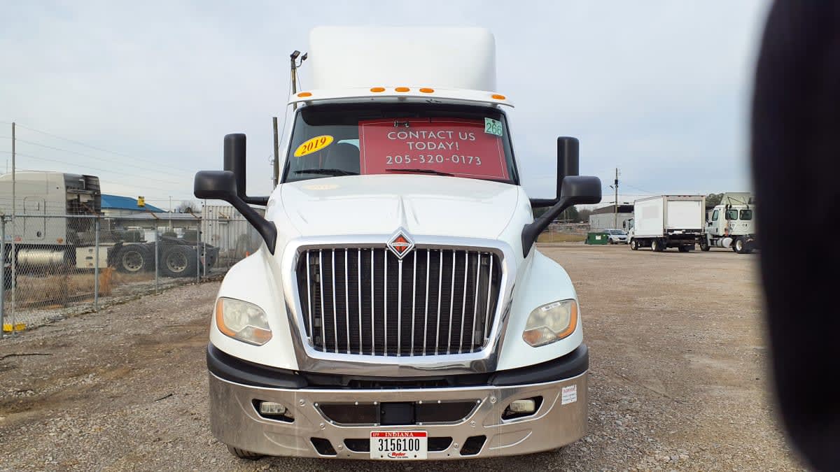 2019 Navistar International LT625 DAYCAB T/A 811889