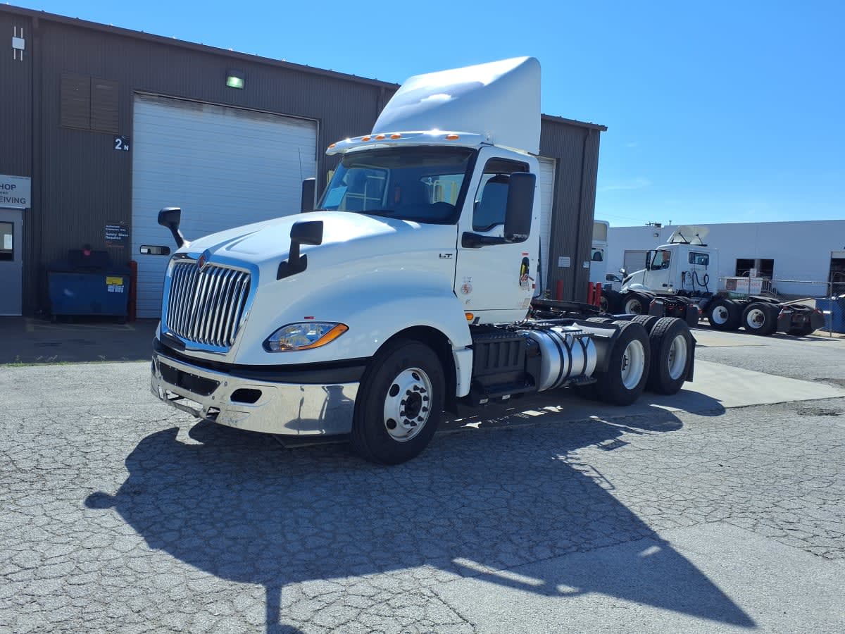 2019 Navistar International LT625 DAYCAB T/A 811895