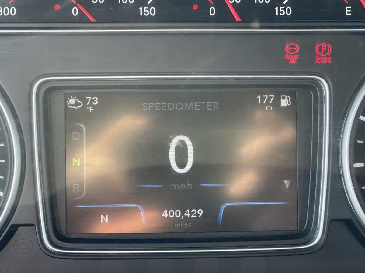 2019 Navistar International LT625 DAYCAB T/A 811902