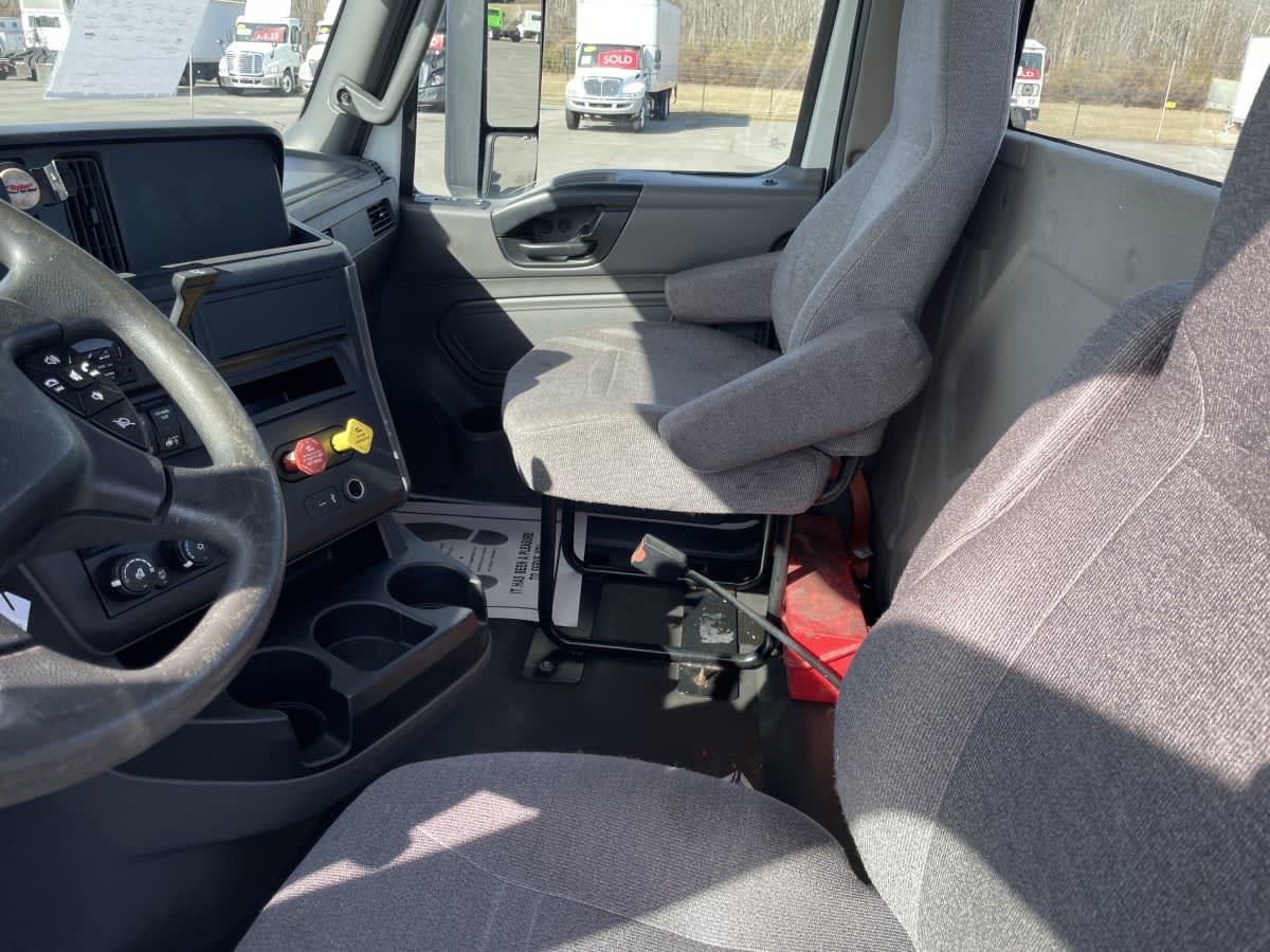 2019 Navistar International LT625 DAYCAB T/A 811902