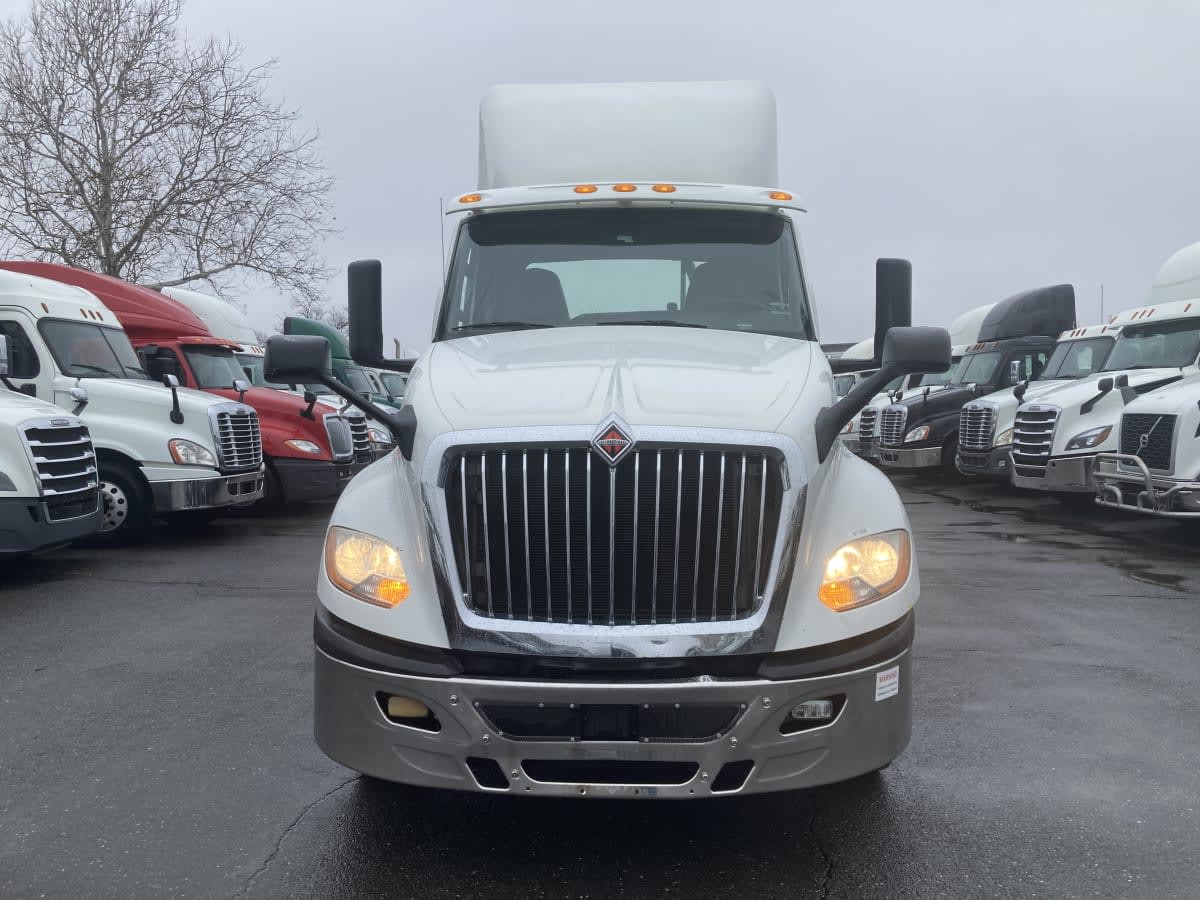 2019 Navistar International LT625 DAYCAB T/A 811908