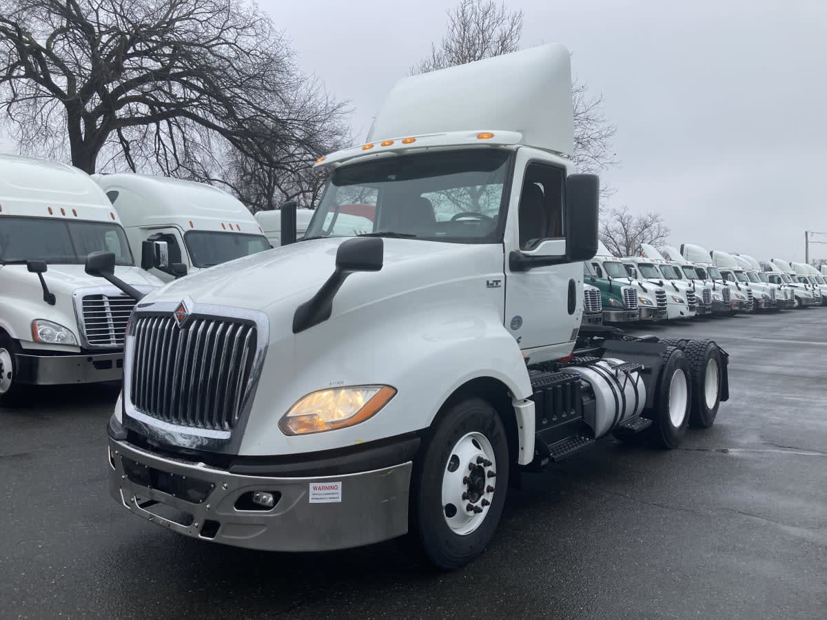 2019 Navistar International LT625 DAYCAB T/A 811908