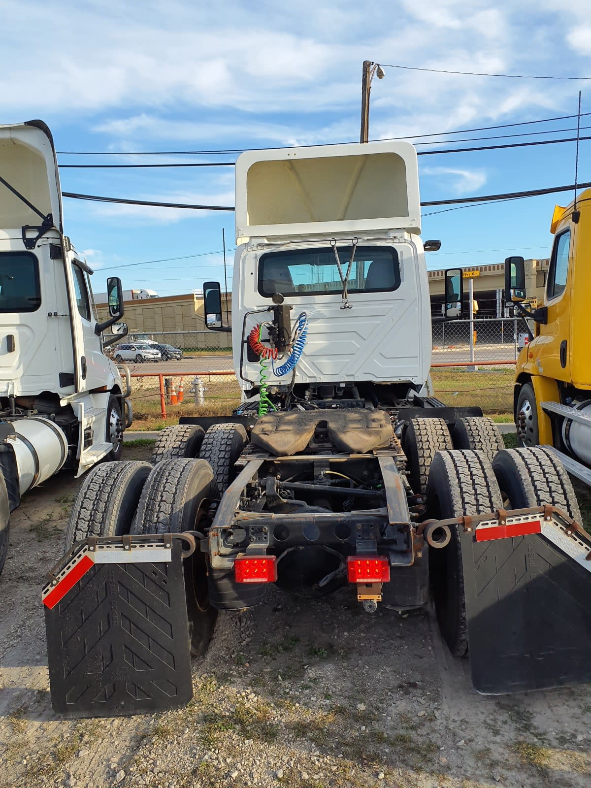 2019 International - image 5