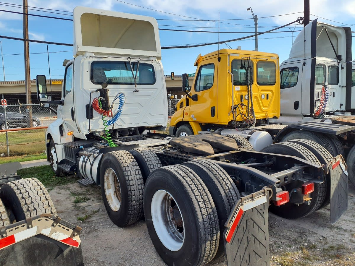 2019 International - image 6