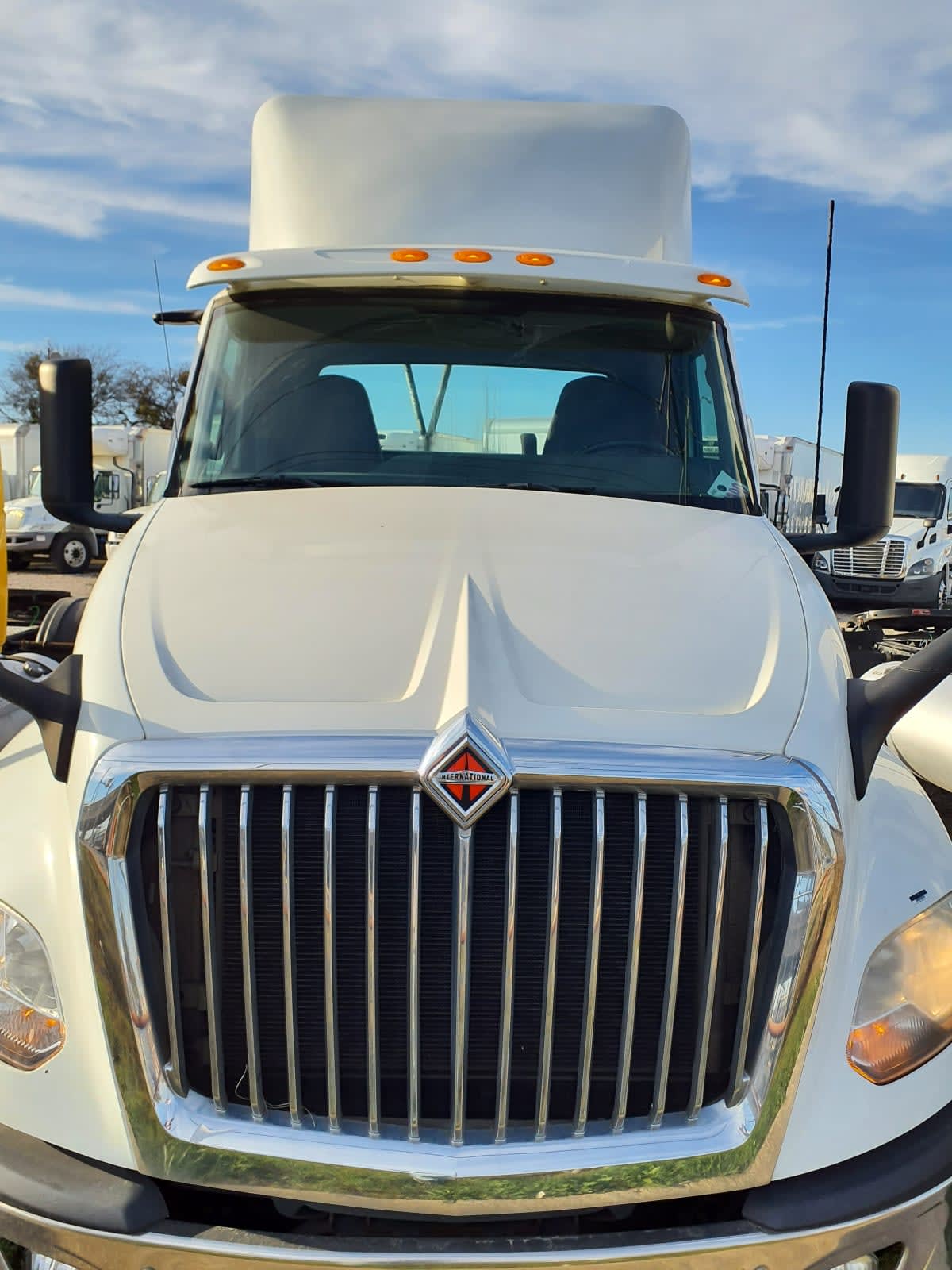 2019 International - image 2