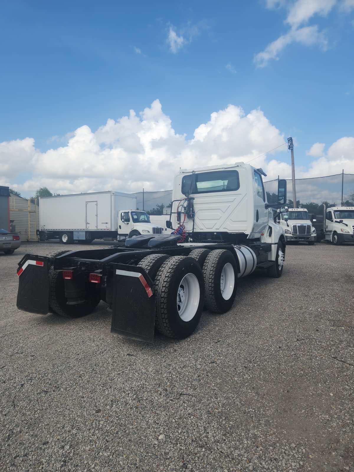 2019 International - image 4