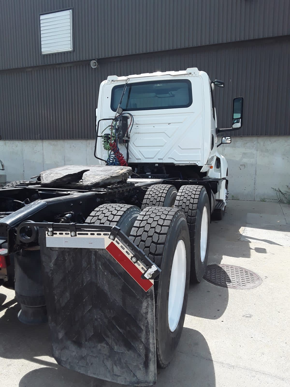 2019 Navistar International LT625 DAYCAB T/A 811952