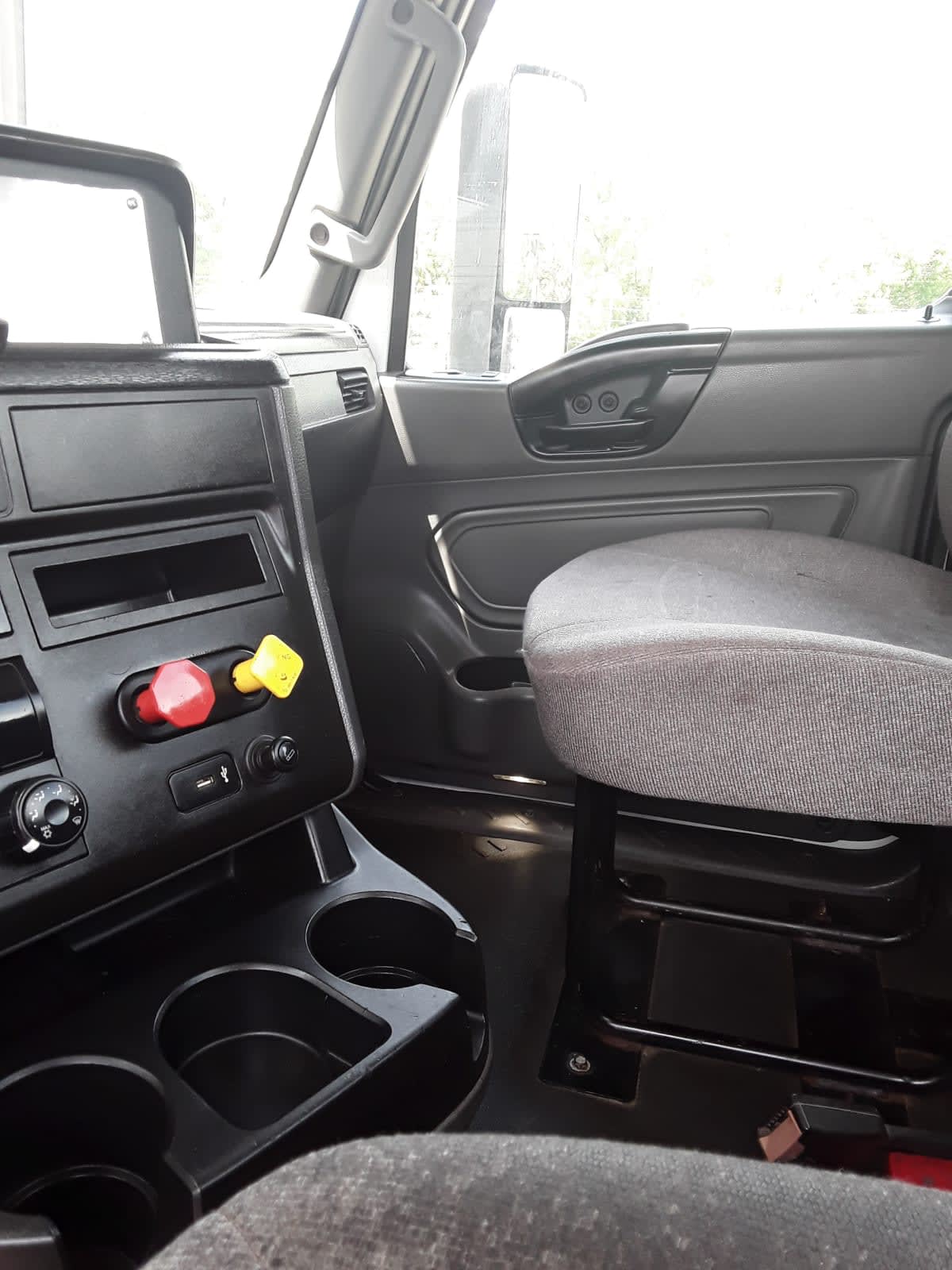 2019 Navistar International LT625 DAYCAB T/A 811952