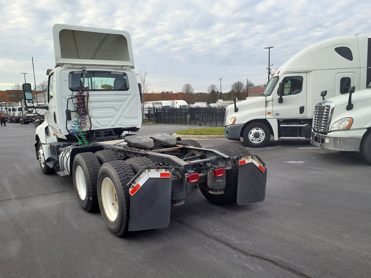 2019 Navistar International LT625 DAYCAB T/A 811953