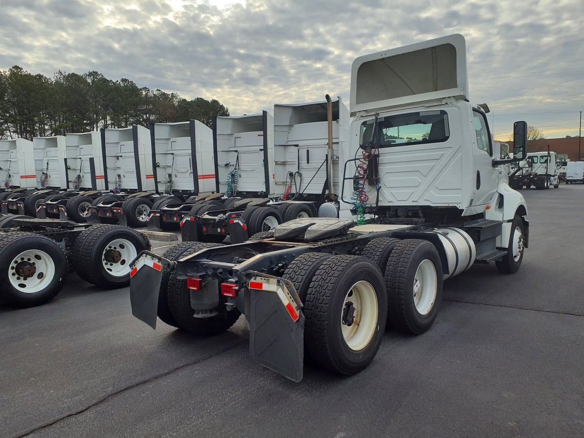 2019 Navistar International LT625 DAYCAB T/A 811953