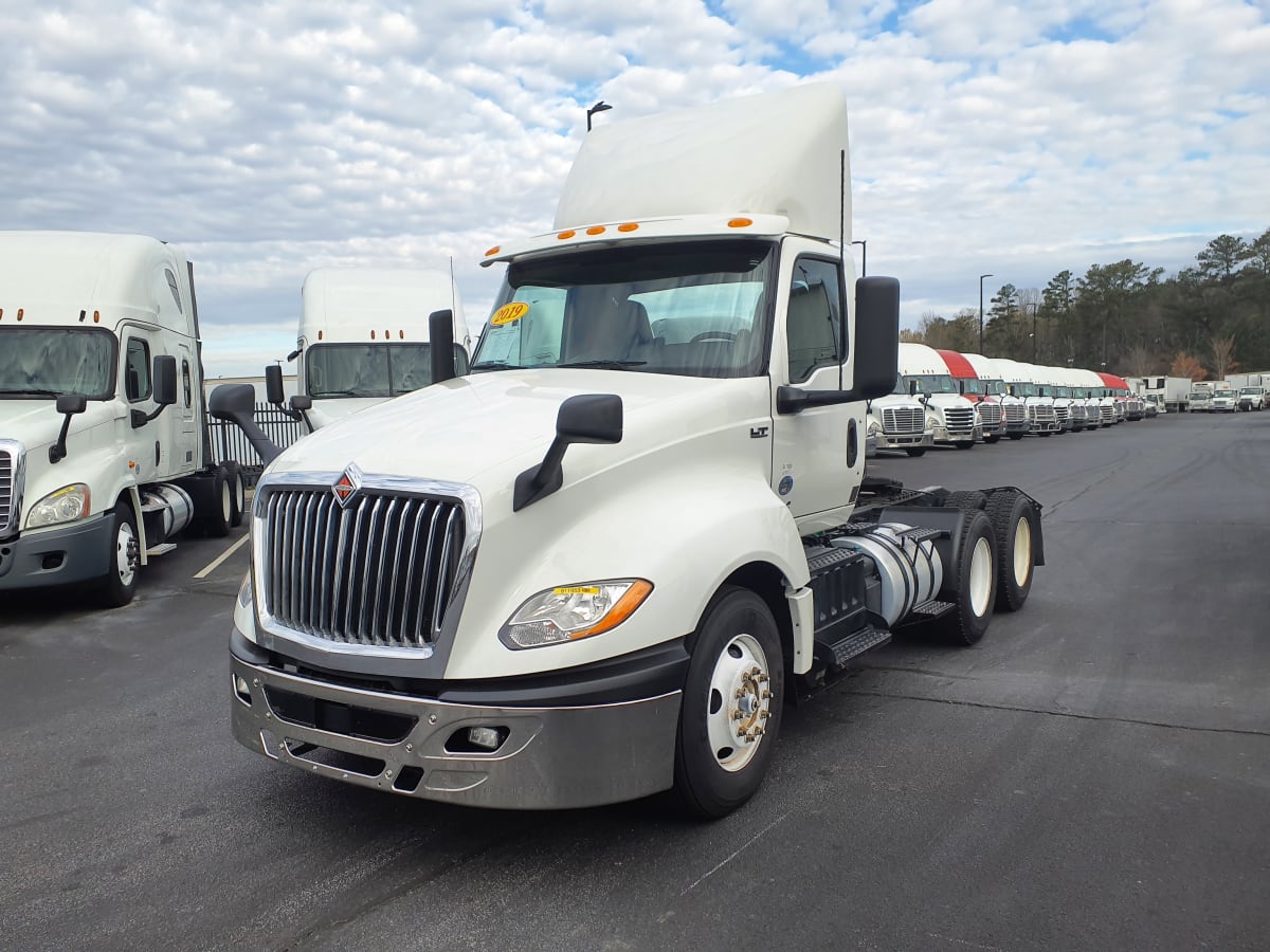 2019 Navistar International LT625 DAYCAB T/A 811953