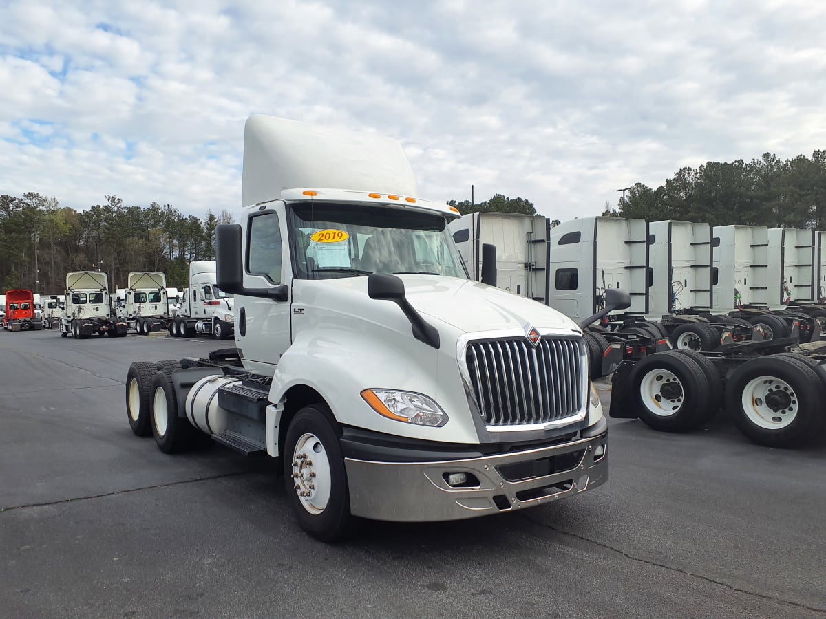 2019 Navistar International LT625 DAYCAB T/A 811953