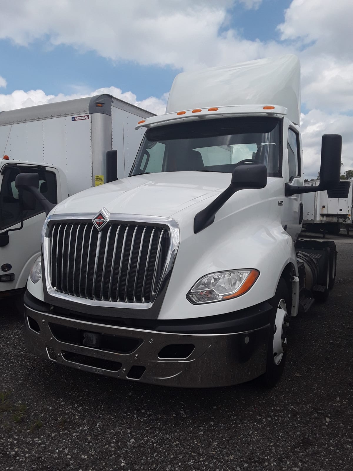 2019 International - image 3