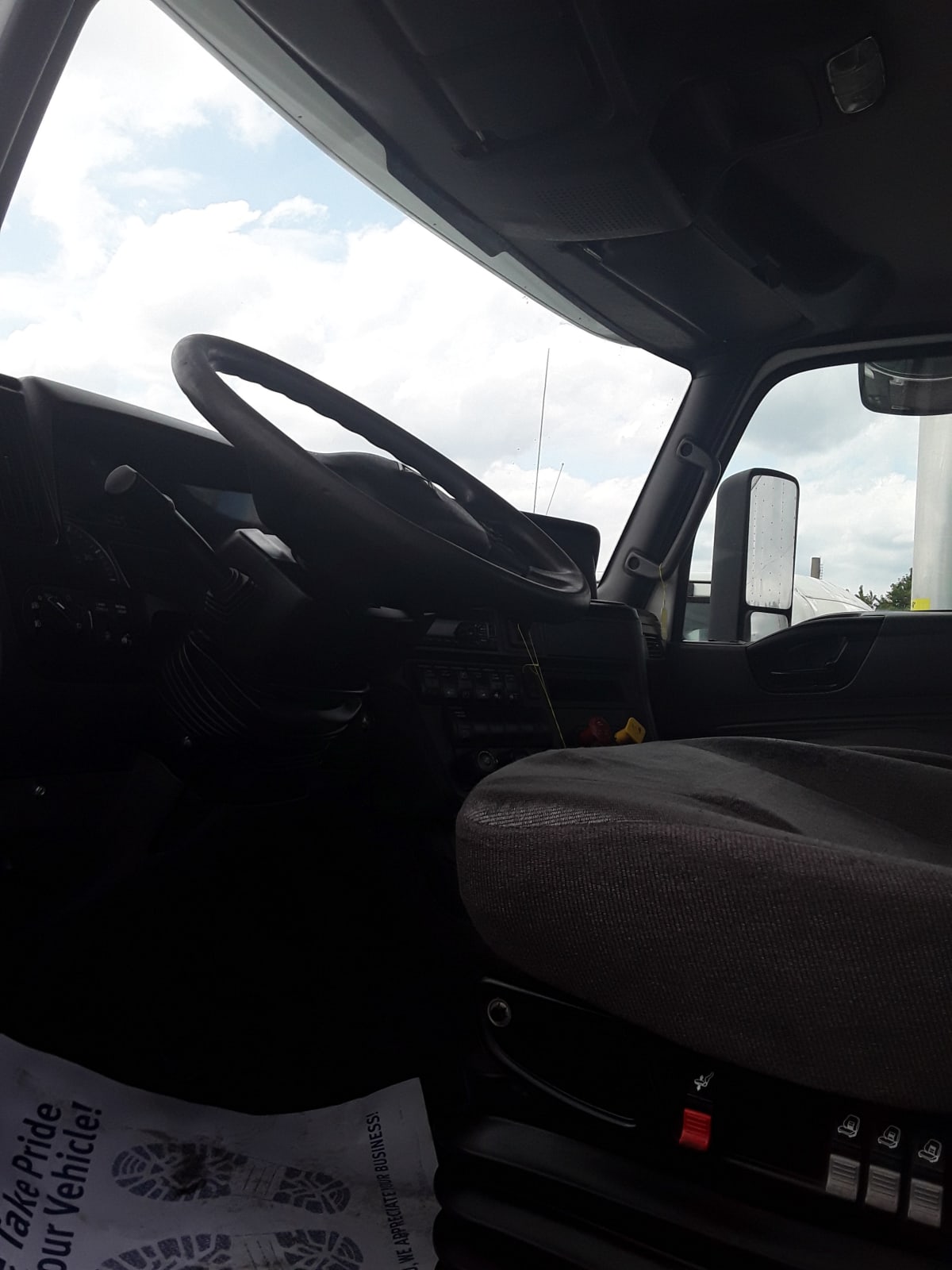 2019 International - image 7