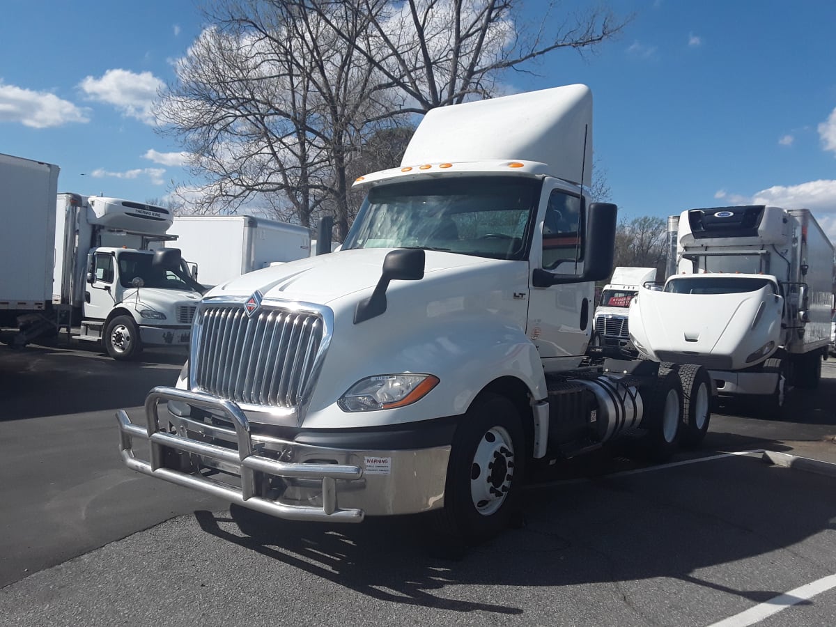 2019 Navistar International LT625 DAYCAB T/A 811974