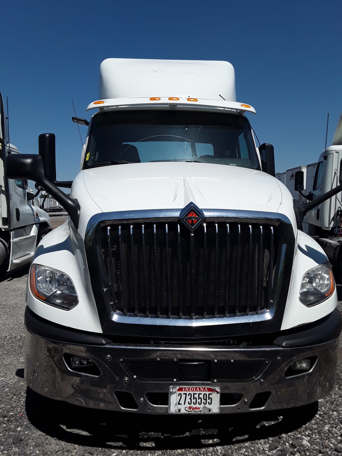 2019 Navistar International LT625 DAYCAB T/A 811980