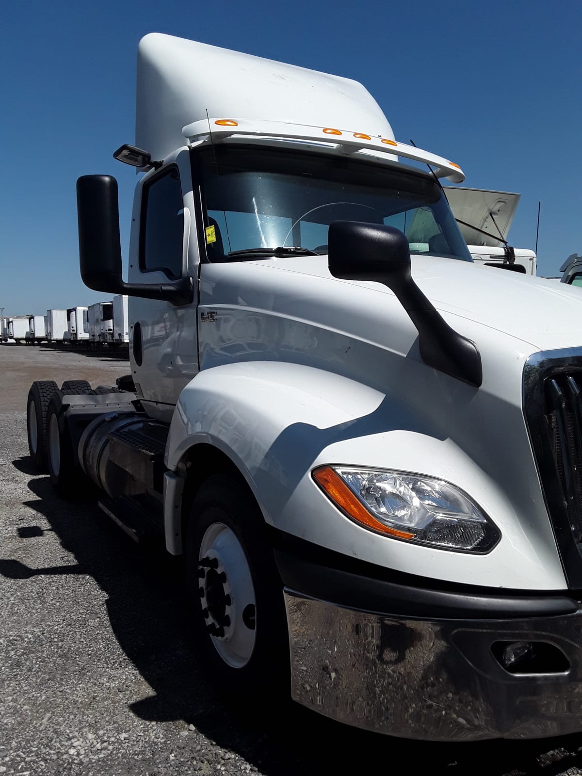 2019 Navistar International LT625 DAYCAB T/A 811980