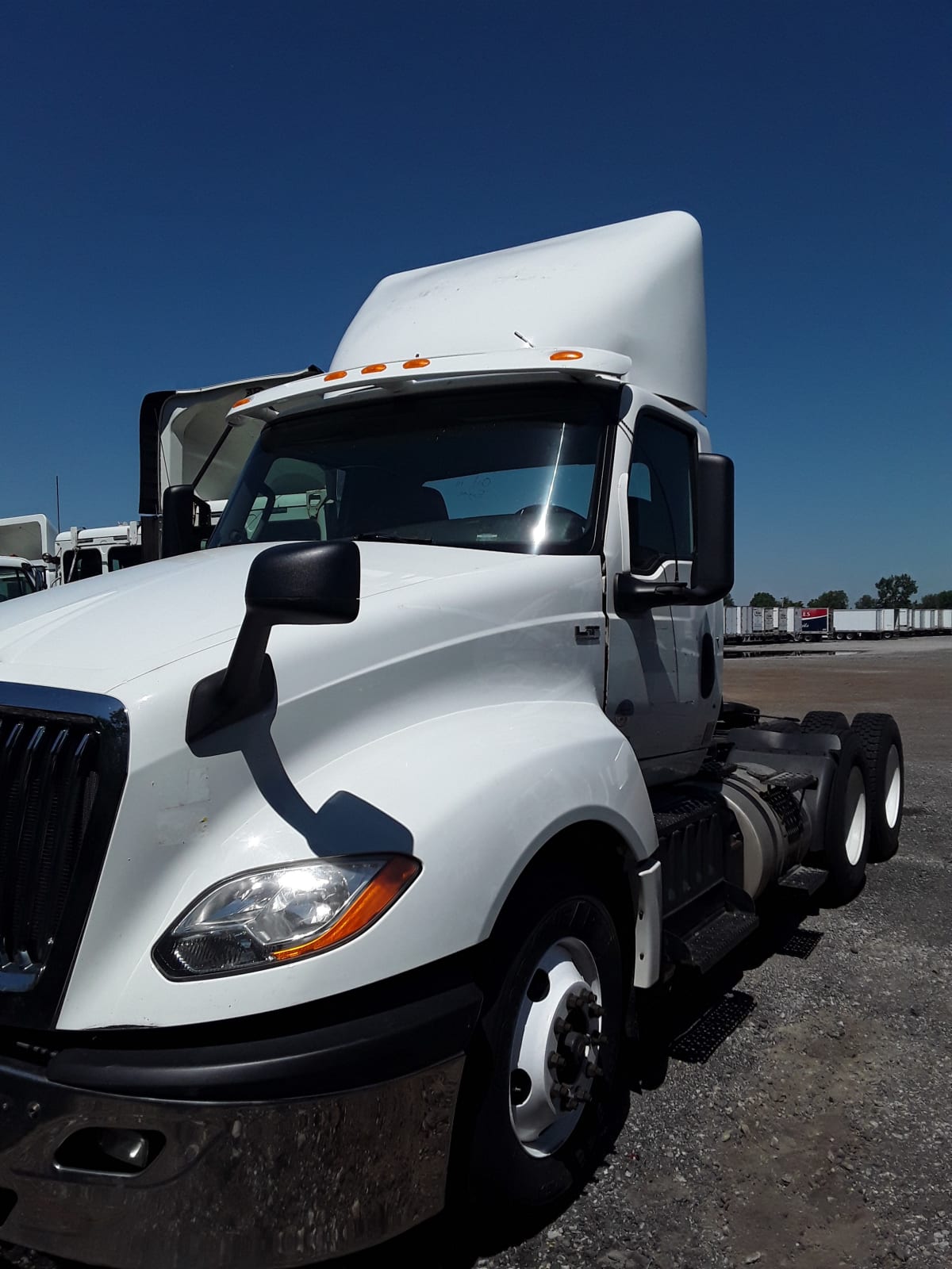 2019 Navistar International LT625 DAYCAB T/A 811980