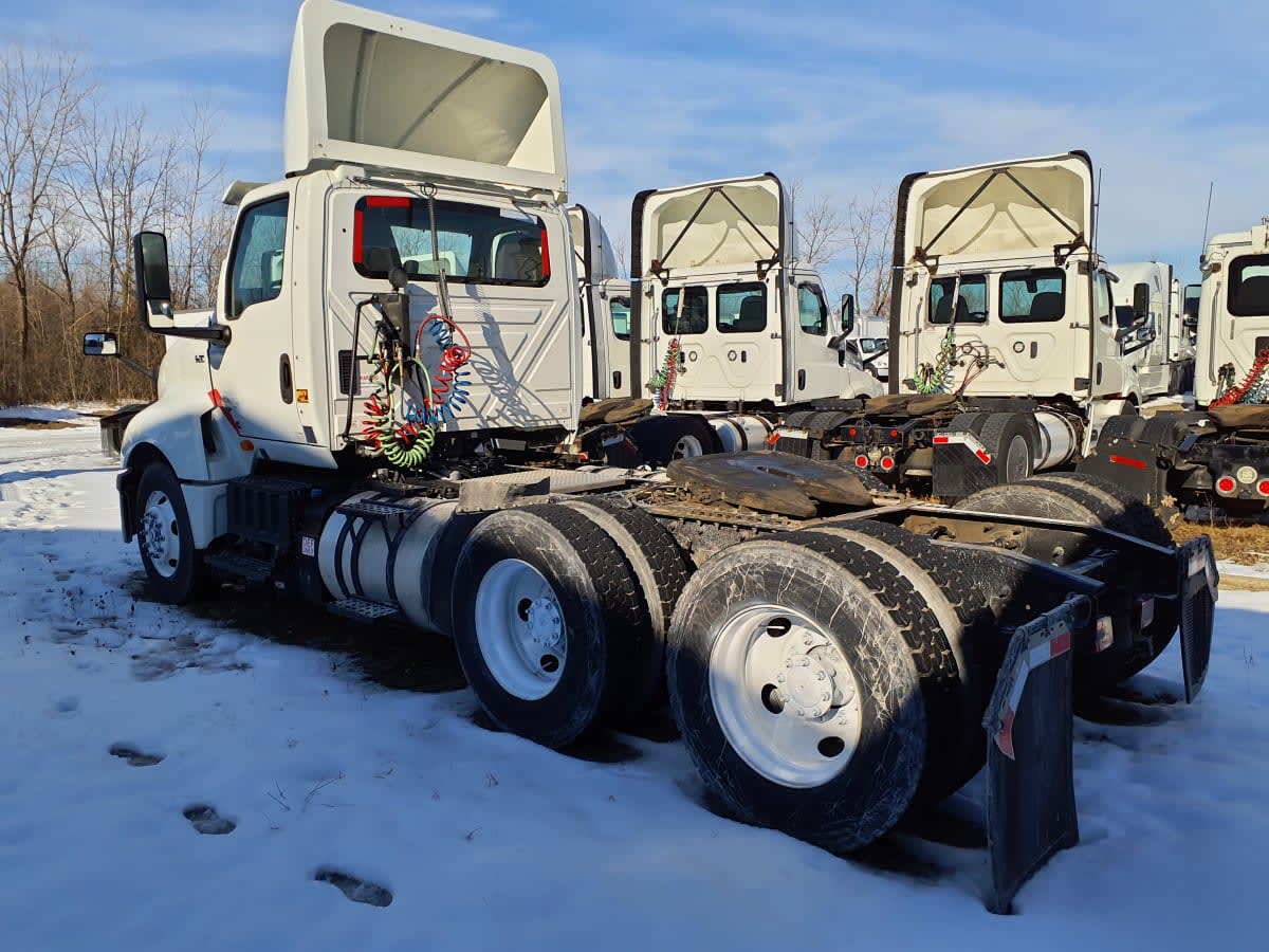 2019 Navistar International LT625 DAYCAB T/A 811990
