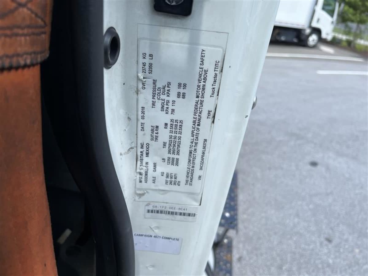 2019 International - image 9