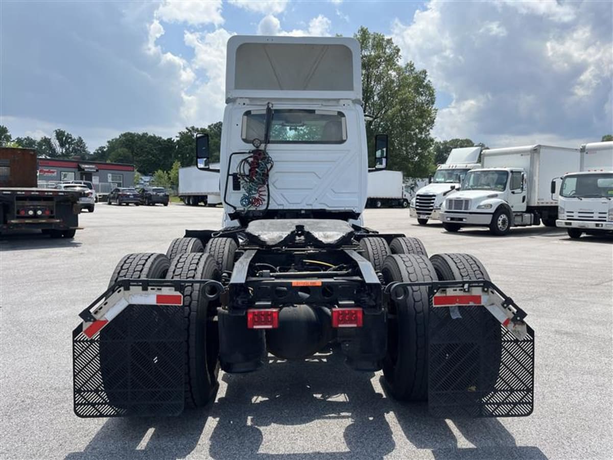 2019 International - image 5