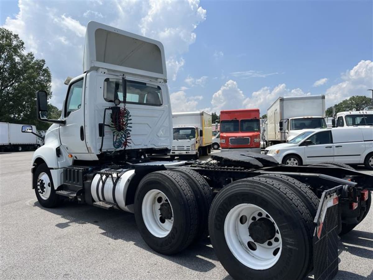 2019 International - image 6