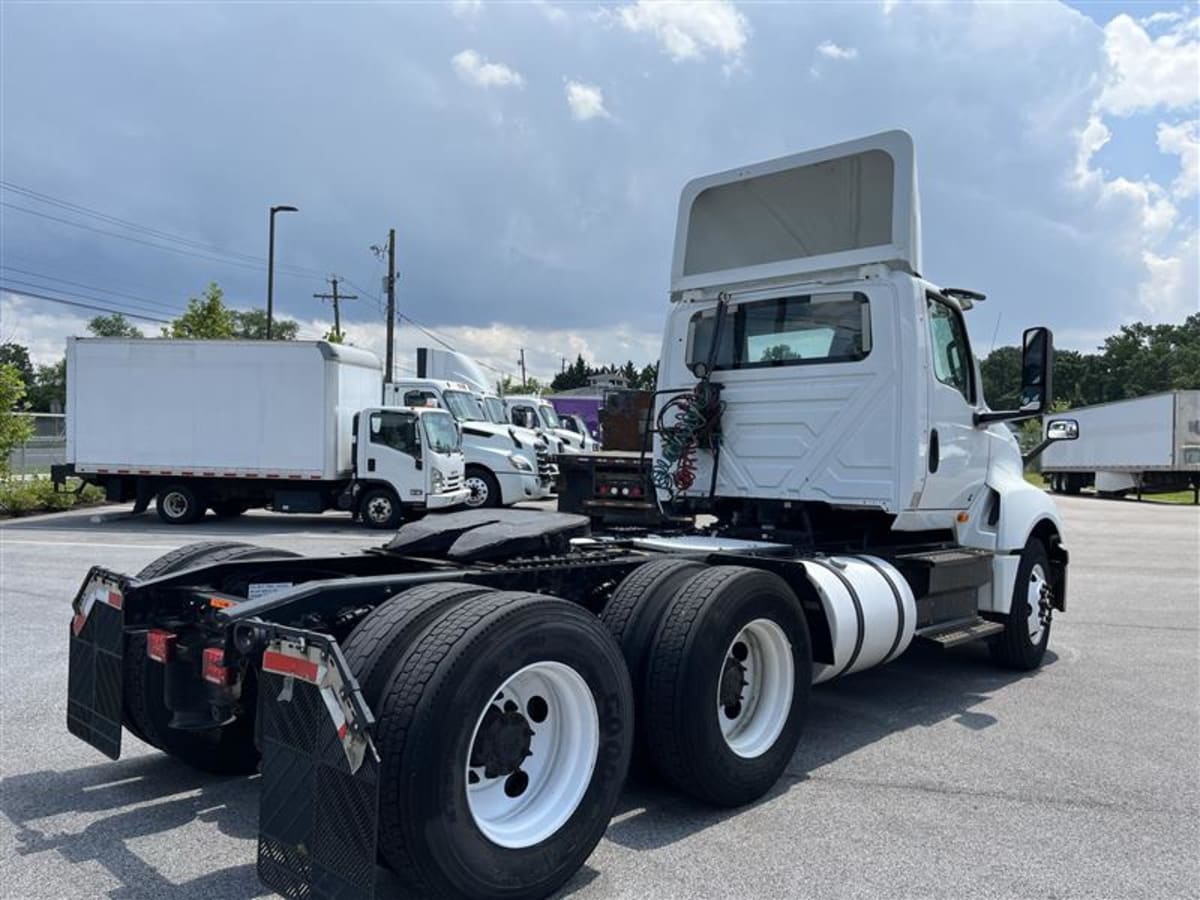 2019 International - image 4