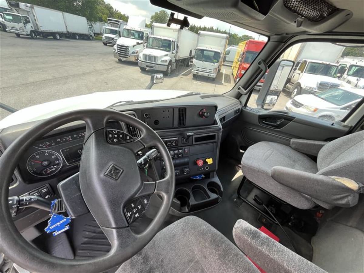 2019 International - image 7