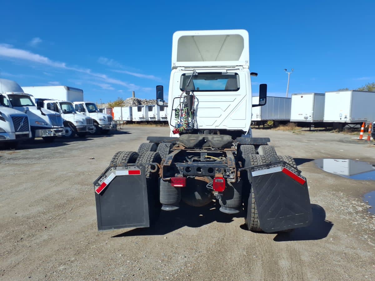 2019 Navistar International LT625 DAYCAB T/A 812003