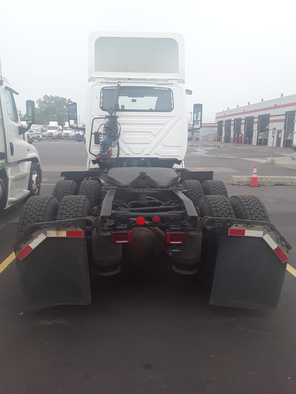 2019 Navistar International LT625 DAYCAB T/A 812030