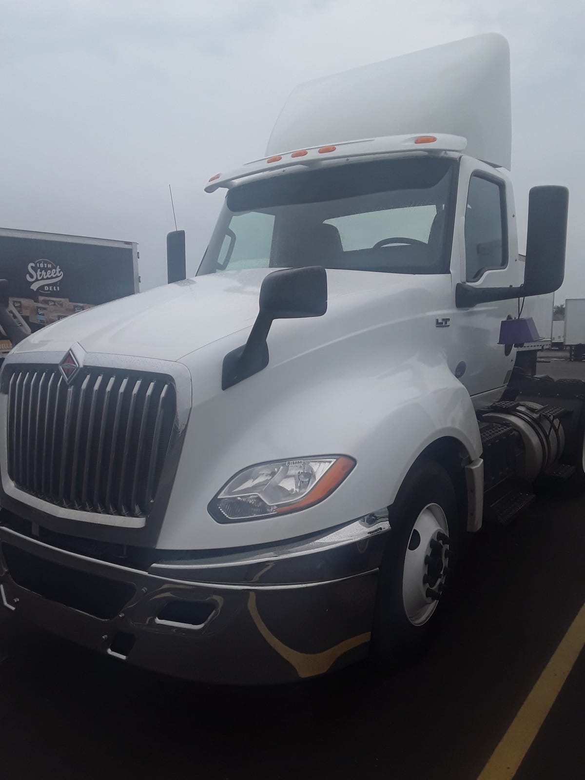 2019 Navistar International LT625 DAYCAB T/A 812030