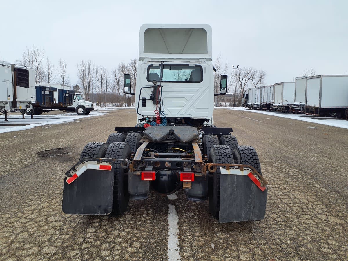 2019 Navistar International LT625 DAYCAB T/A 812052