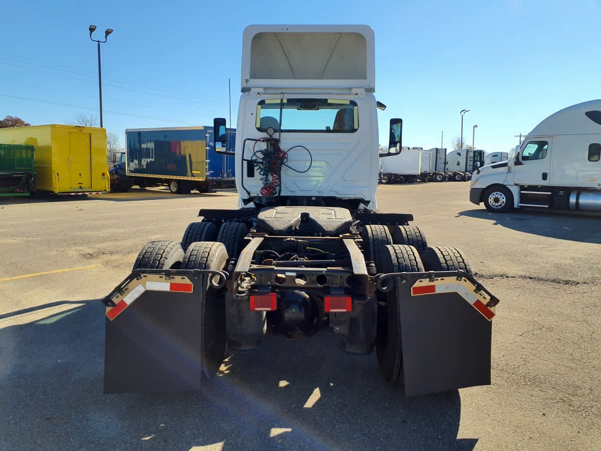 2019 Navistar International LT625 DAYCAB T/A 812056