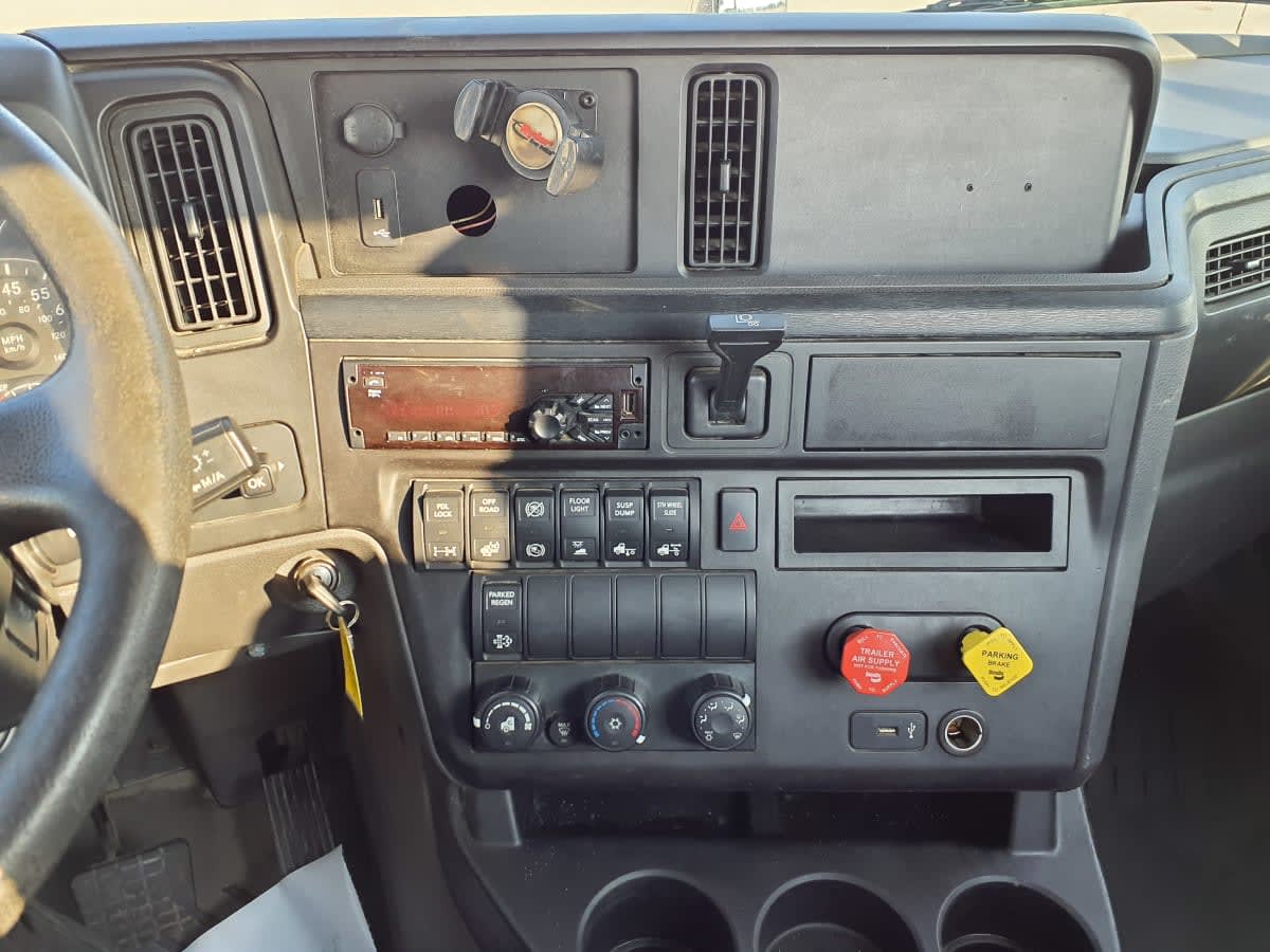 2019 Navistar International LT625 DAYCAB T/A 812069