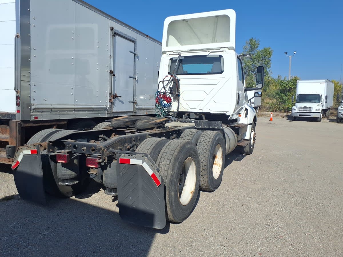 2019 Navistar International LT625 DAYCAB T/A 812071