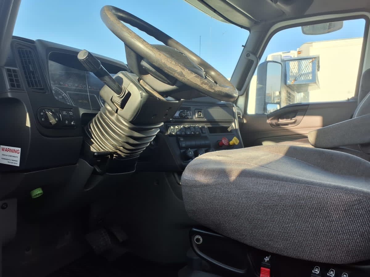 2019 International - image 7