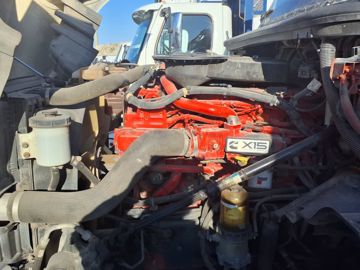 2019 International - image 8