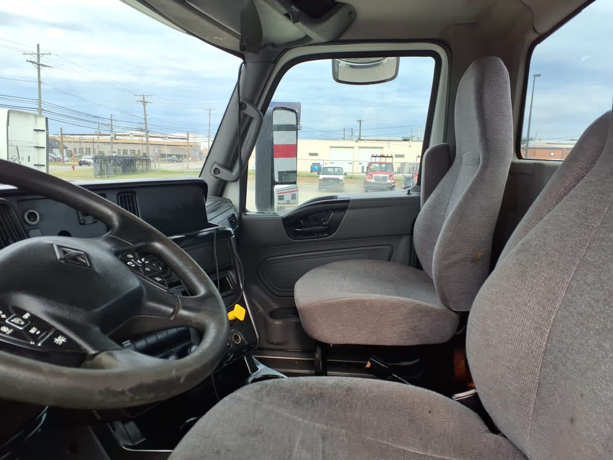 2019 International LT in Cleveland, OH — photo 7