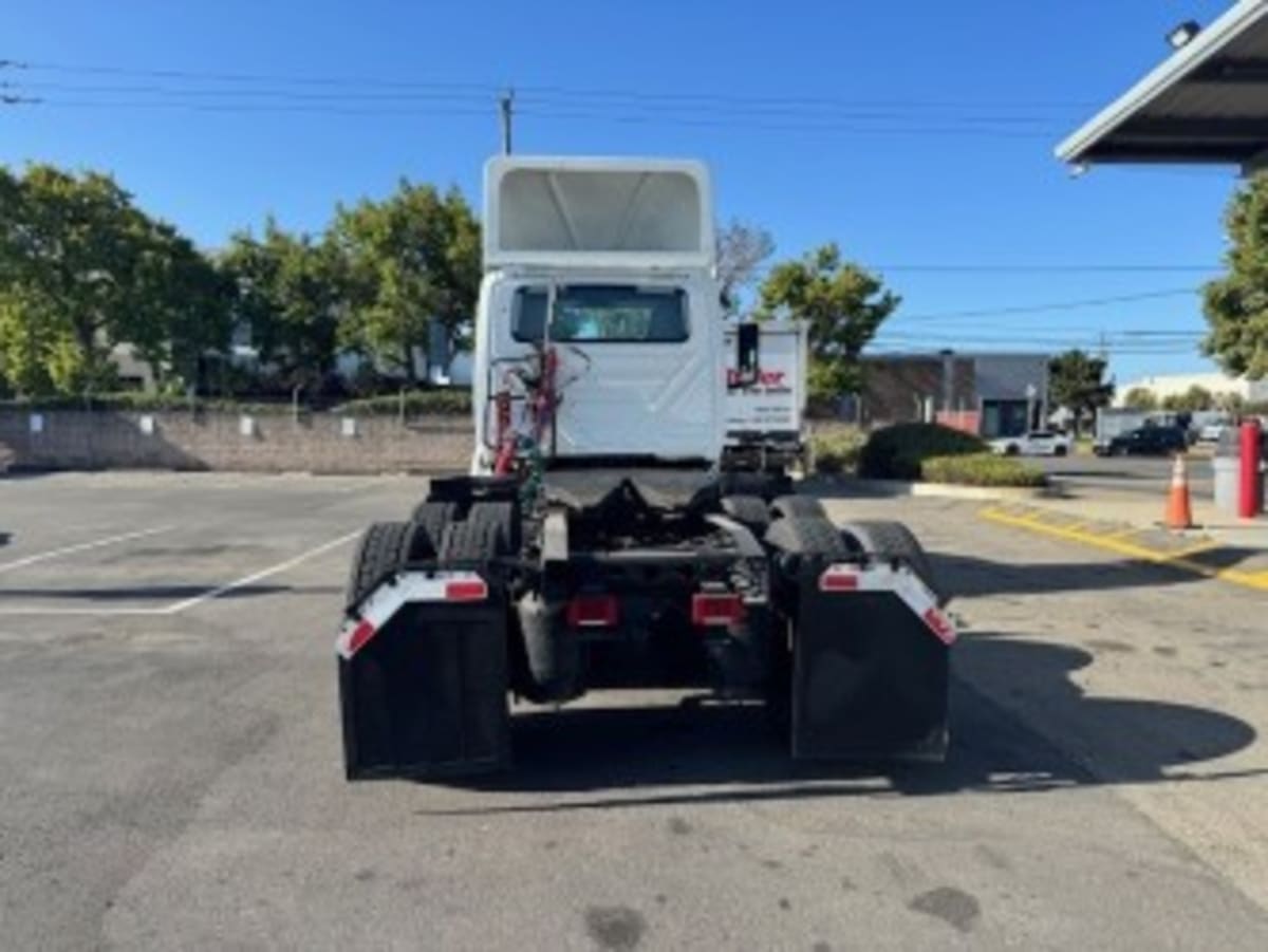 2019 International - image 5