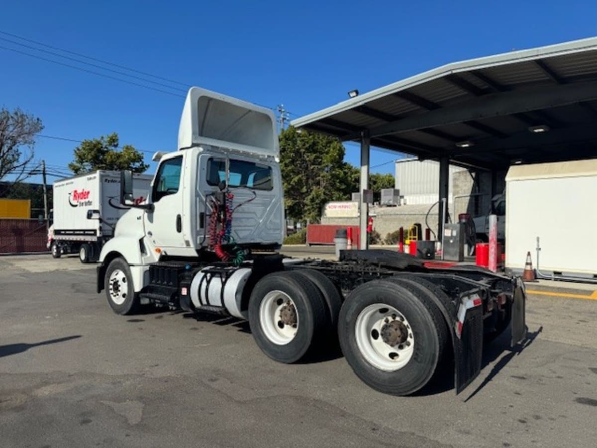 2019 International - image 6