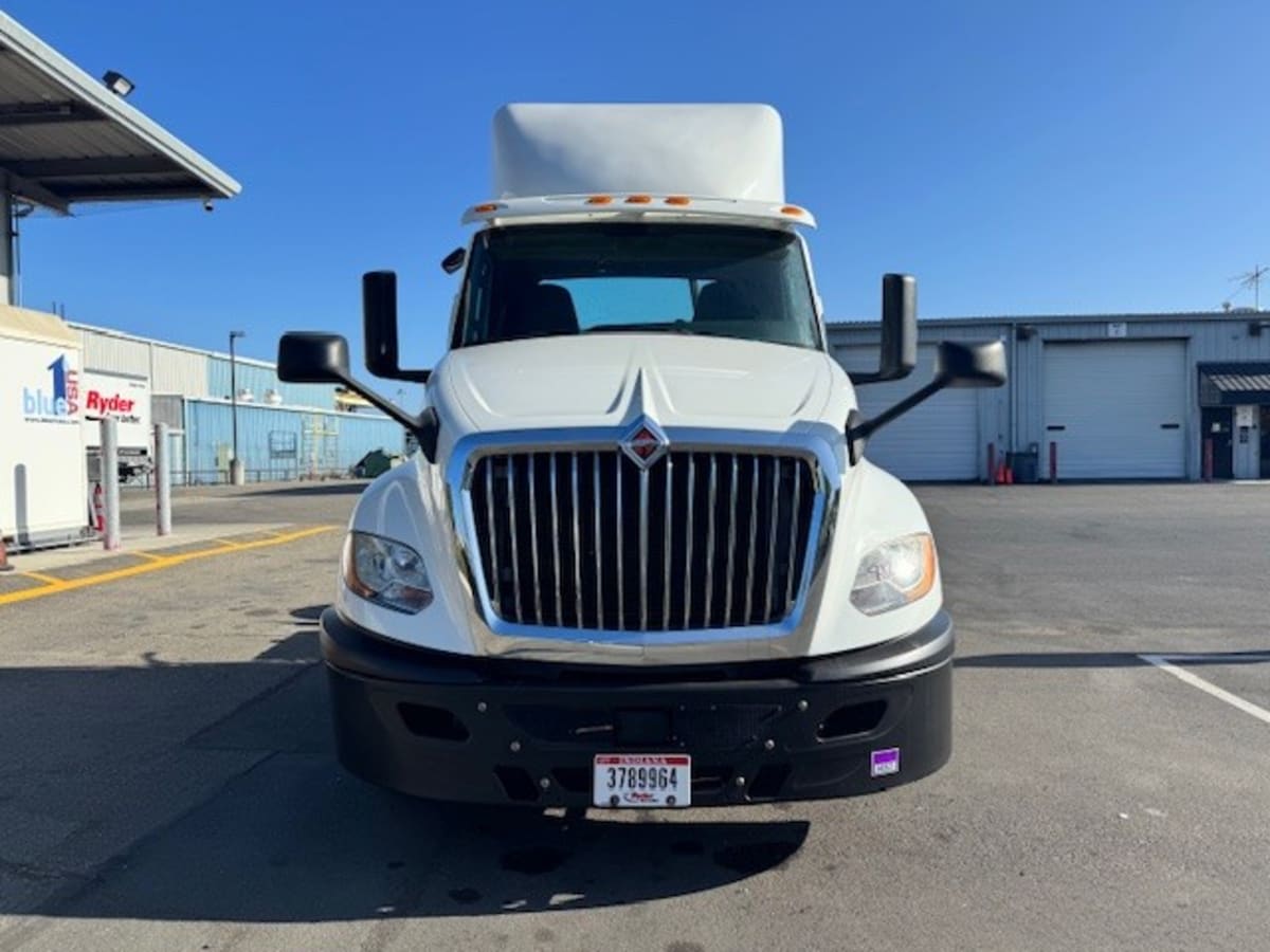 2019 International - image 2